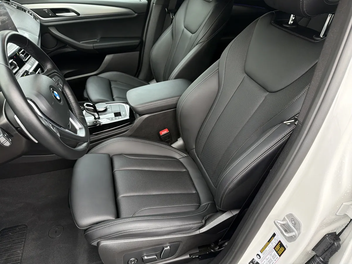 2025 BMW X4 xDrive30i thumbnail 18