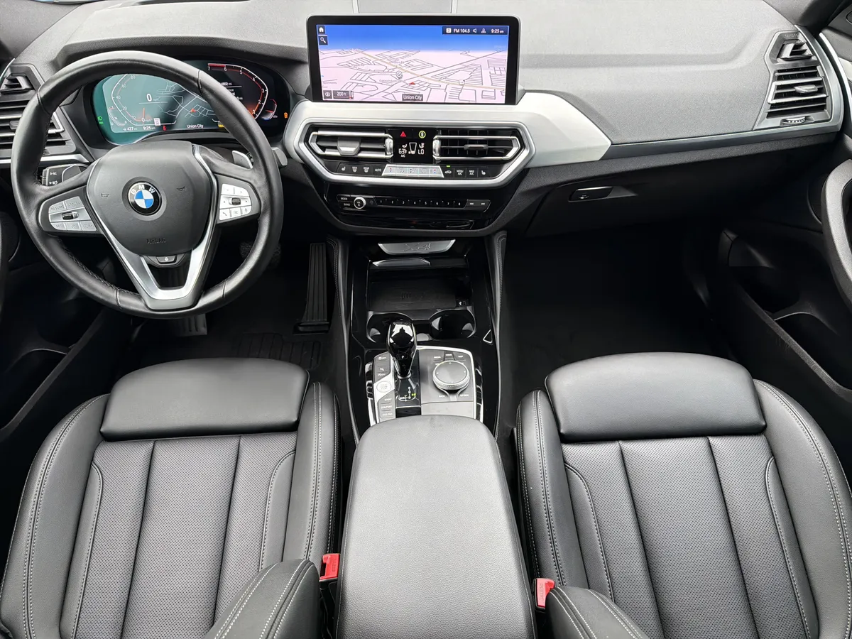 2025 BMW X4 xDrive30i thumbnail 3