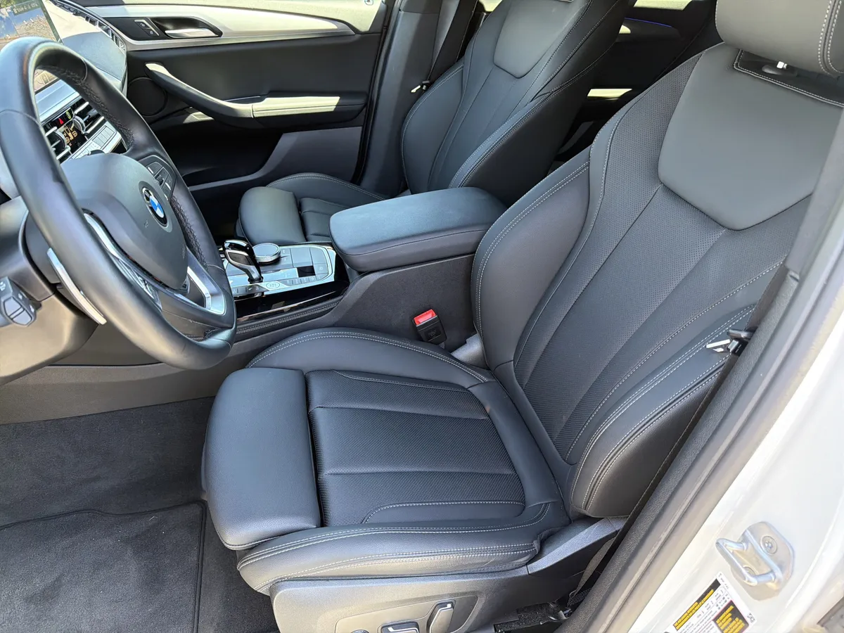 2025 BMW X4 xDrive30i thumbnail 19