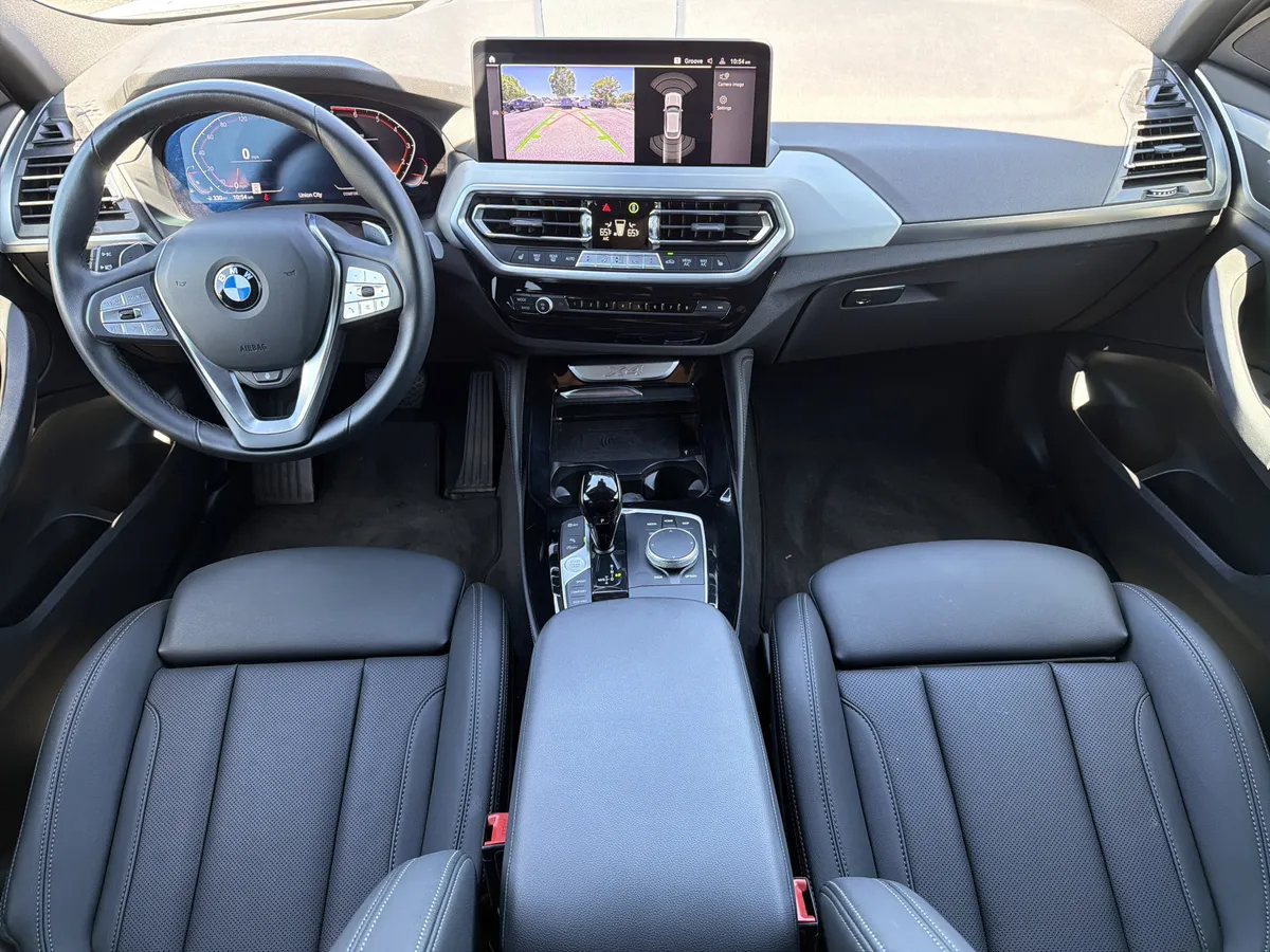 2025 BMW X4 xDrive30i thumbnail 3