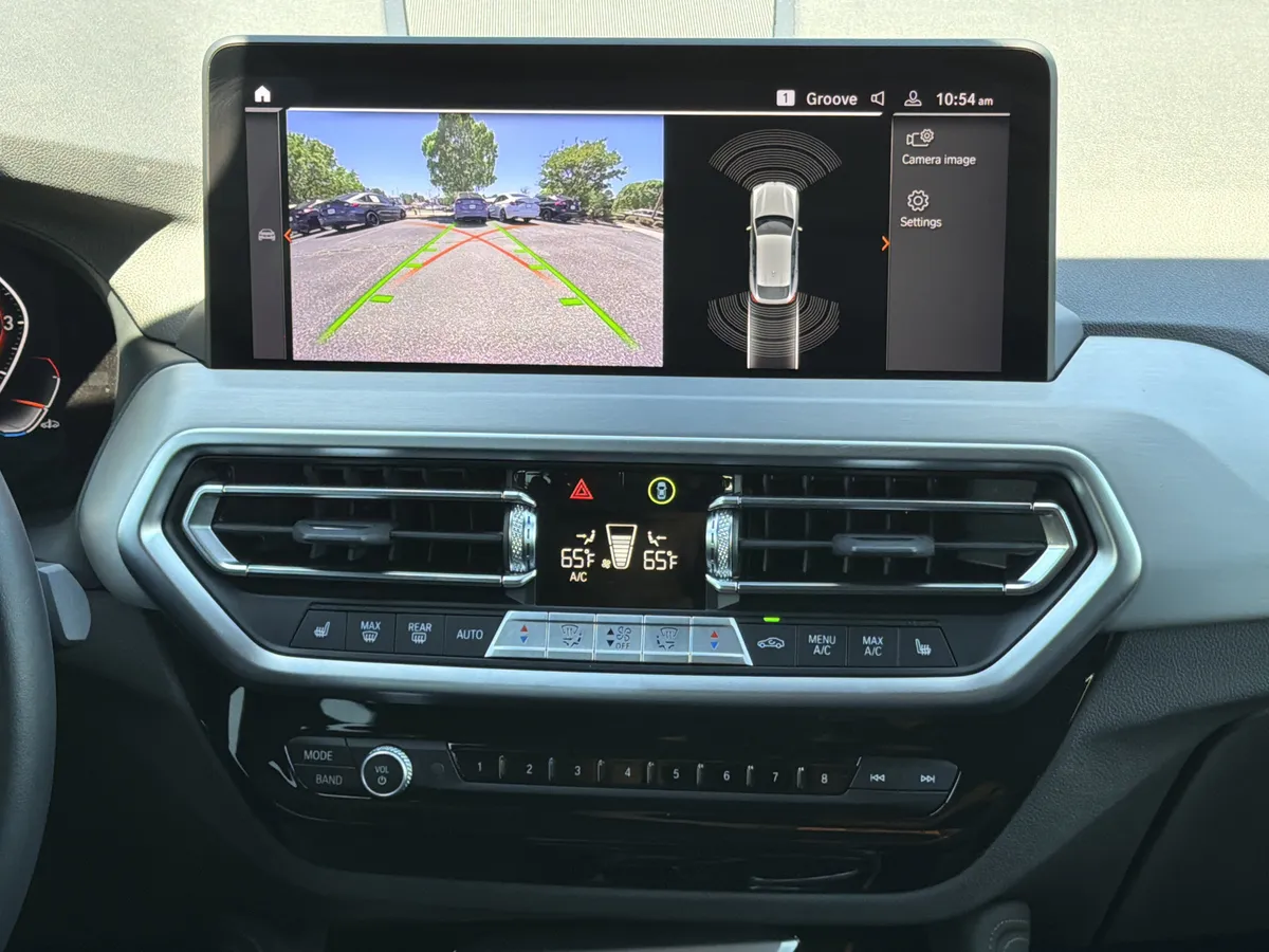 2025 BMW X4 xDrive30i thumbnail 4