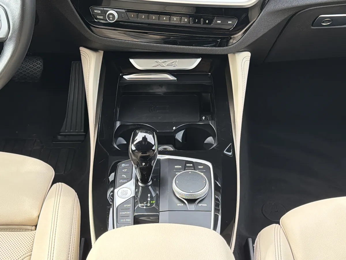 2025 BMW X4 xDrive30i thumbnail 5
