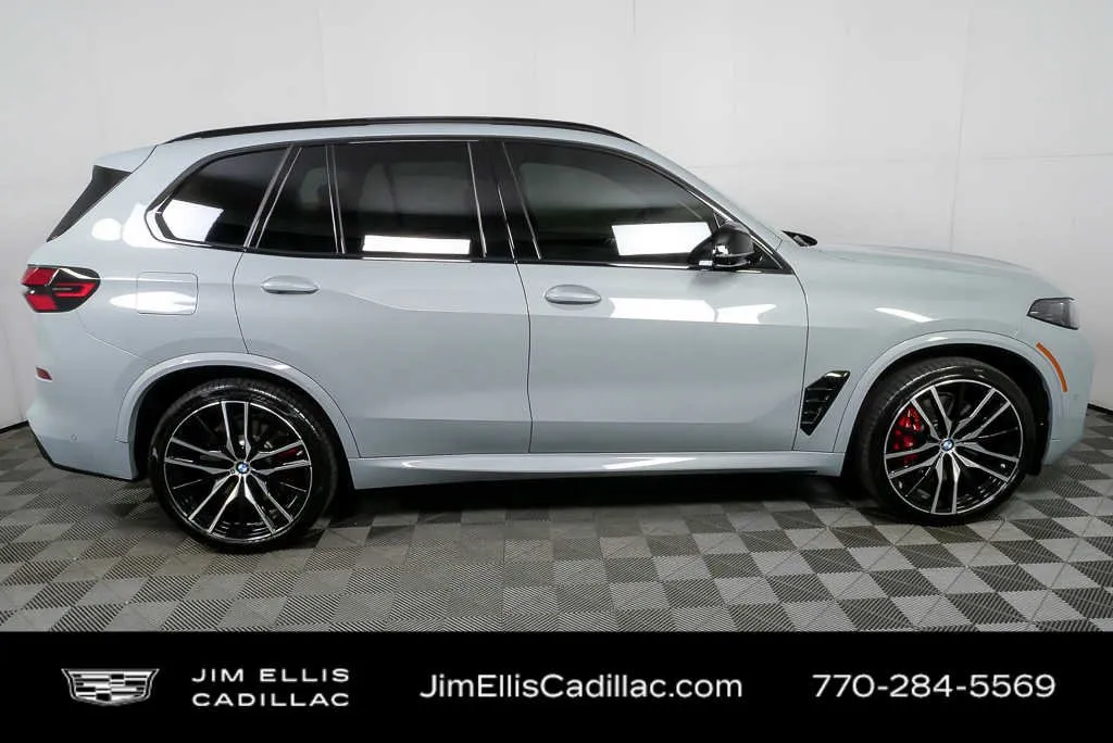 2025 BMW X5 M60i thumbnail 2