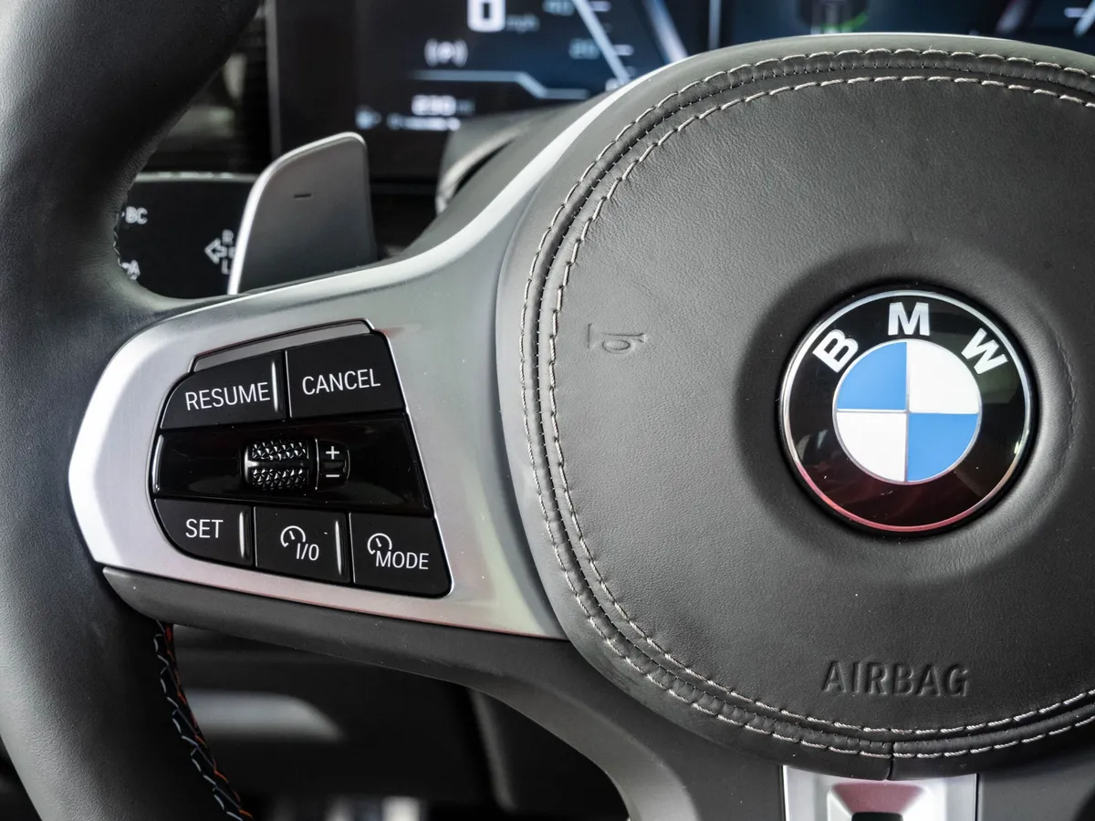 2025 BMW X5 M60i thumbnail 10