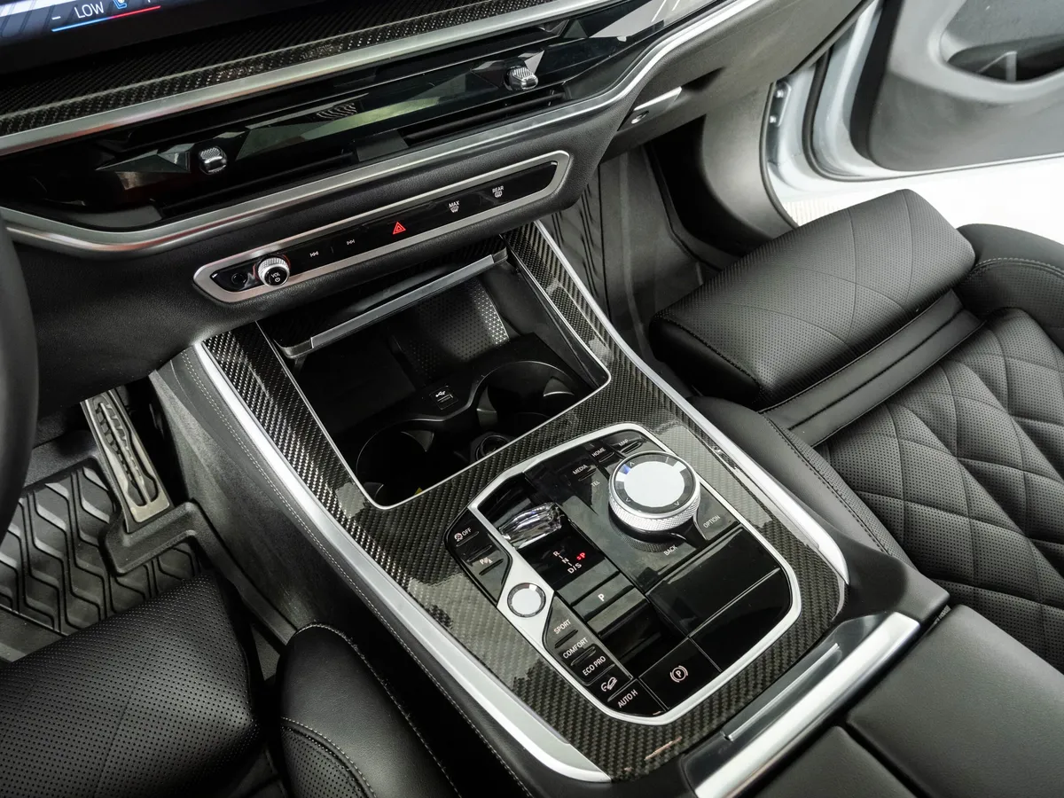 2025 BMW X5 M60i thumbnail 16