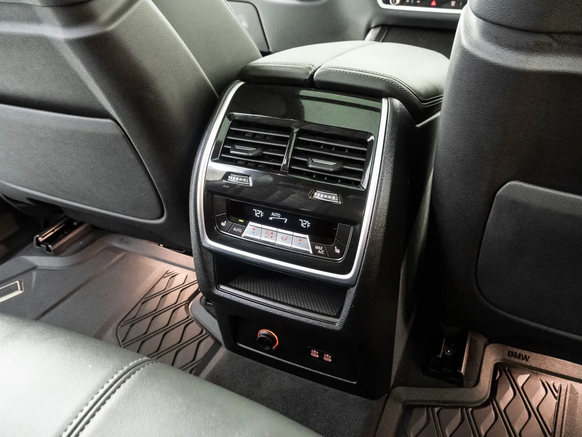 2025 BMW X5 M60i thumbnail 19