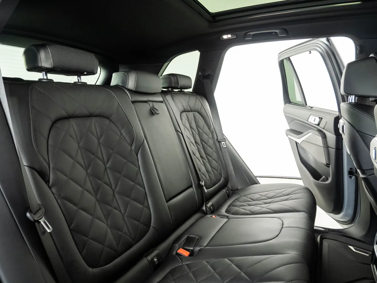 2025 BMW X5 M60i thumbnail 21