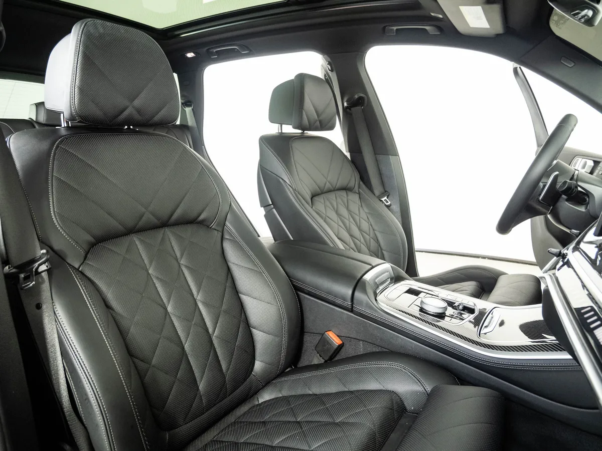 2025 BMW X5 M60i thumbnail 22