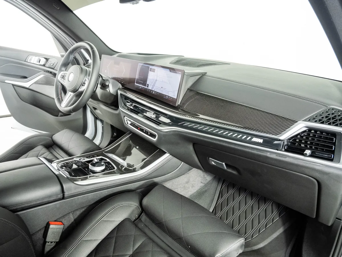 2025 BMW X5 M60i thumbnail 23