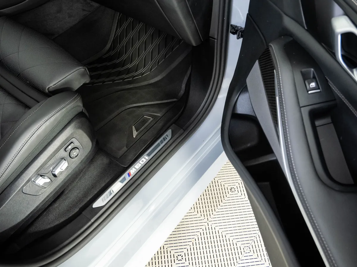 2025 BMW X5 M60i thumbnail 24