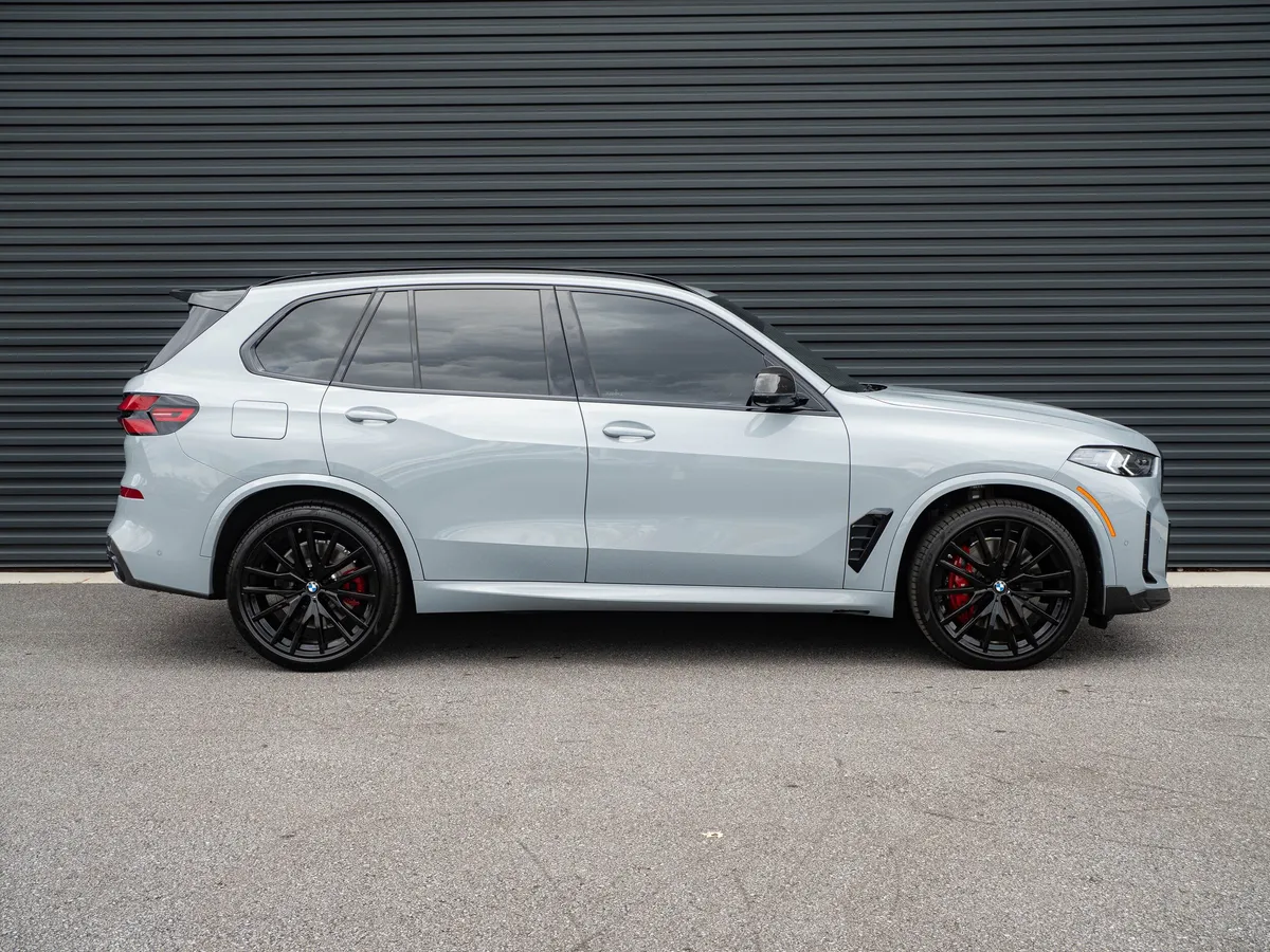 2025 BMW X5 M60i thumbnail 26