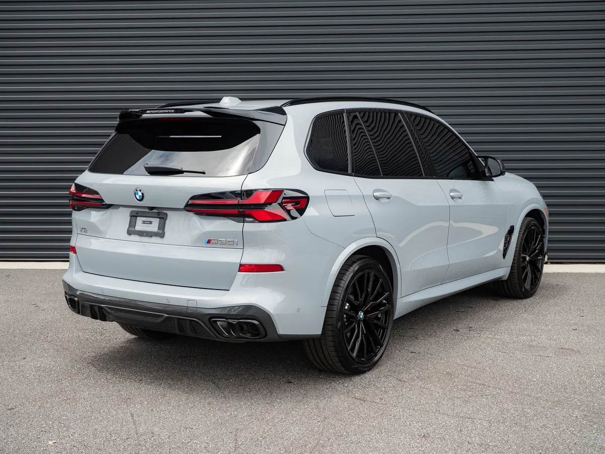 2025 BMW X5 M60i thumbnail 27