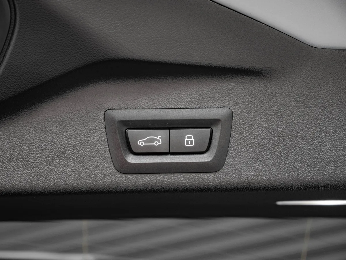 2025 BMW X5 M60i thumbnail 30