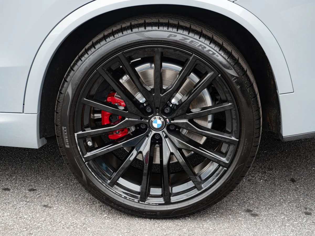 2025 BMW X5 M60i thumbnail 37