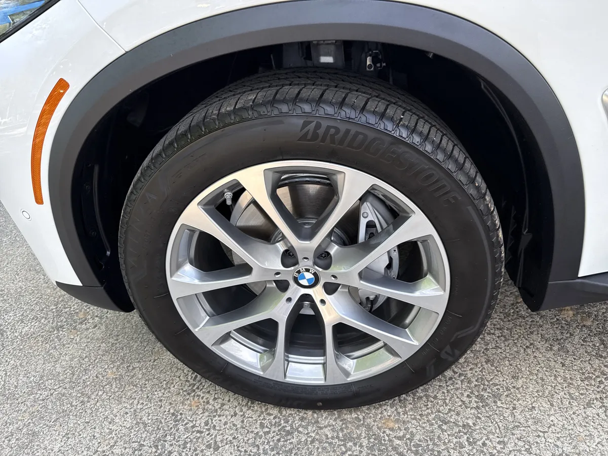 2025 BMW X5 xDrive40i thumbnail 11