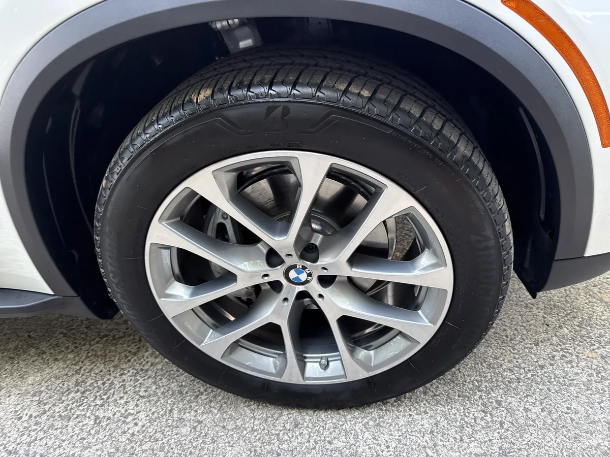 2025 BMW X5 xDrive40i thumbnail 12