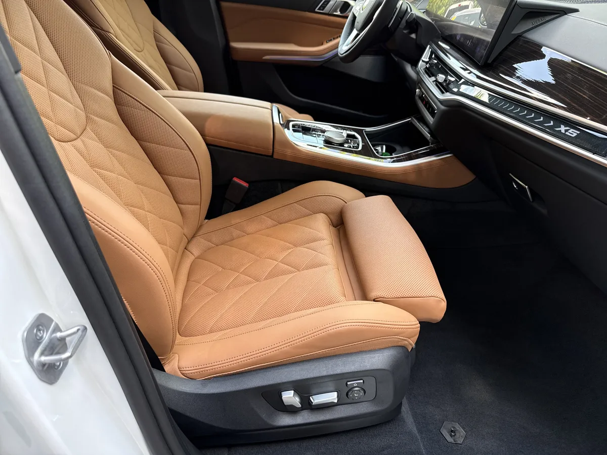 2025 BMW X5 xDrive40i thumbnail 13