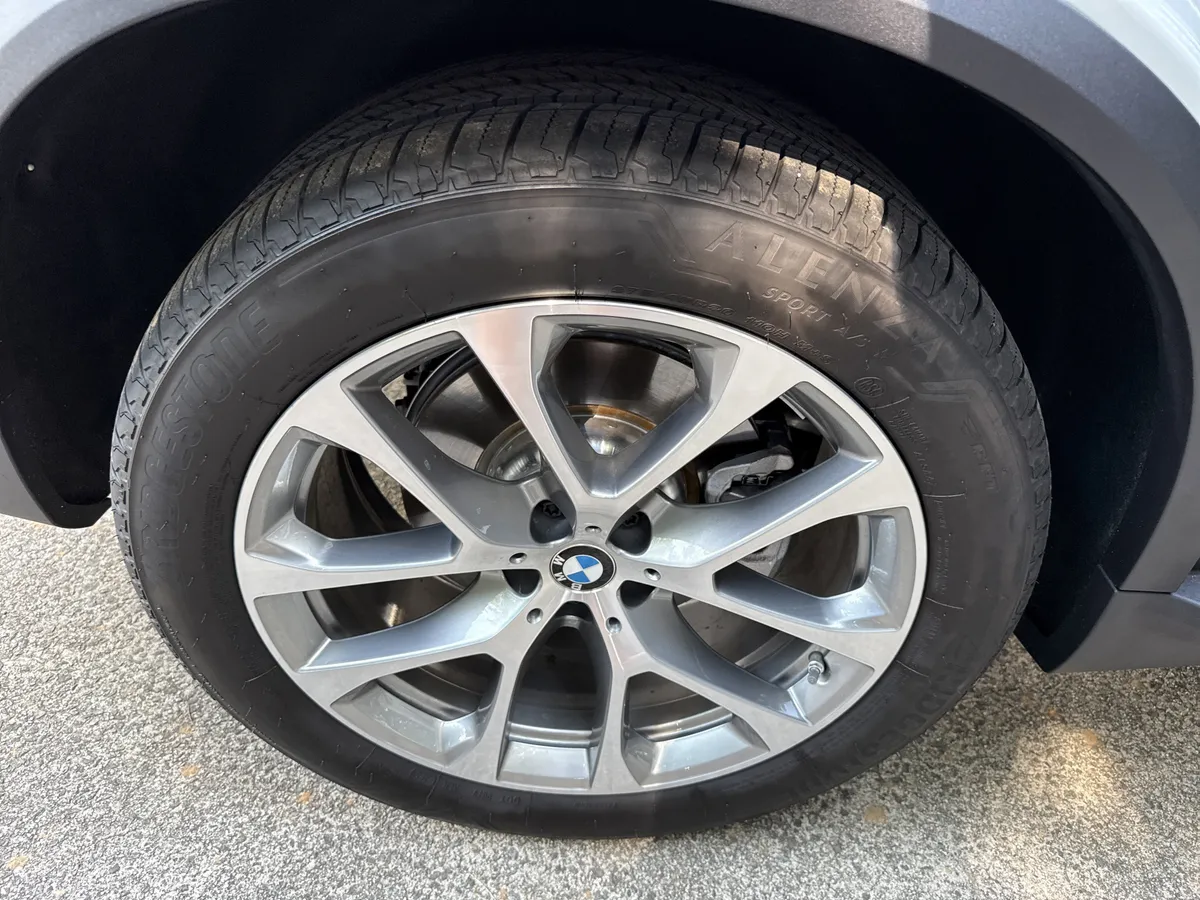 2025 BMW X5 xDrive40i thumbnail 17