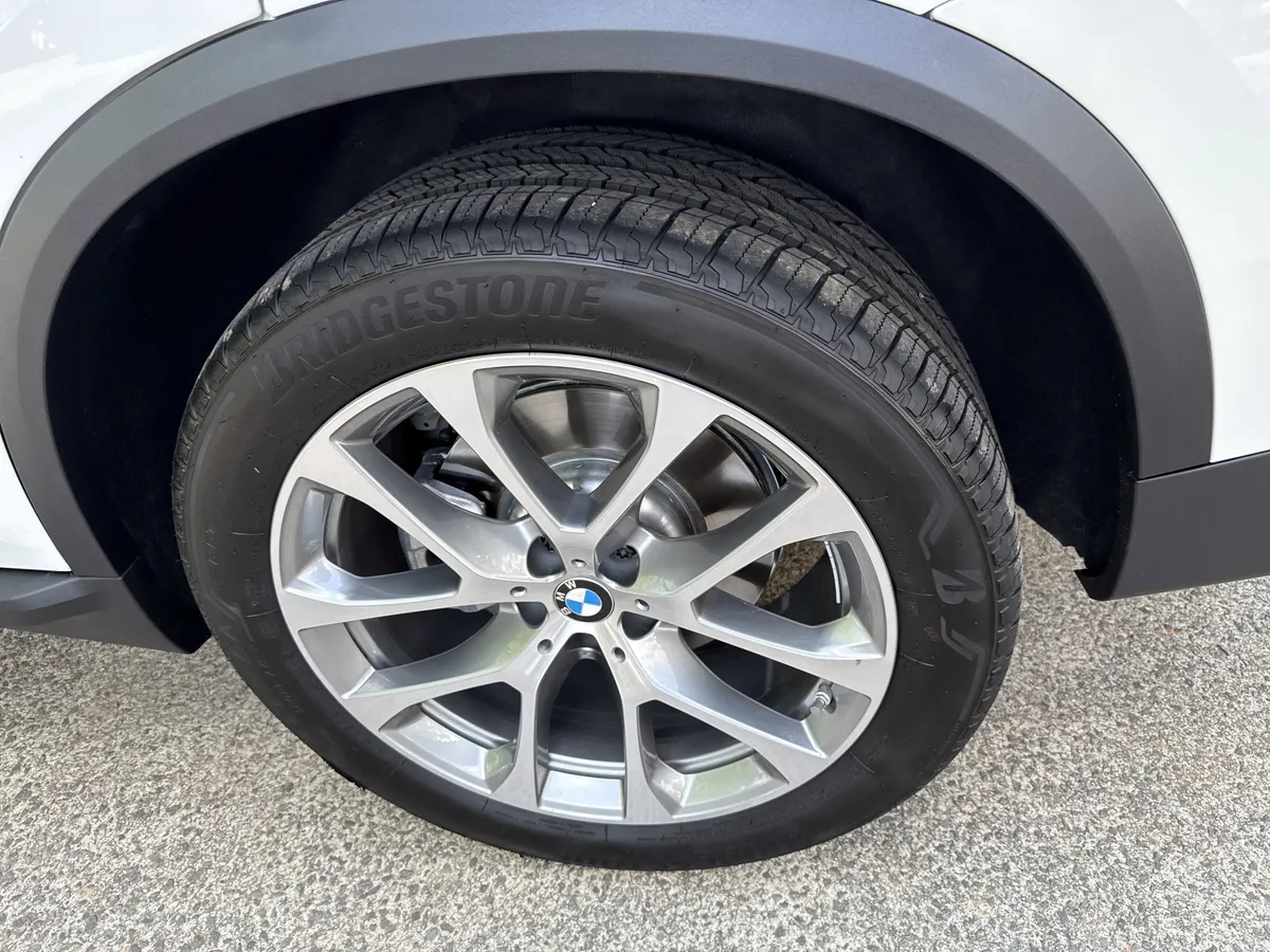 2025 BMW X5 xDrive40i thumbnail 19