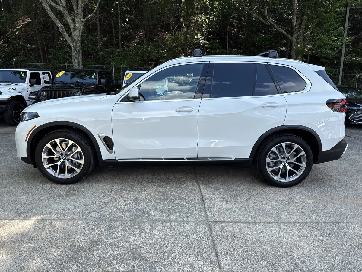 2025 BMW X5 xDrive40i thumbnail 4