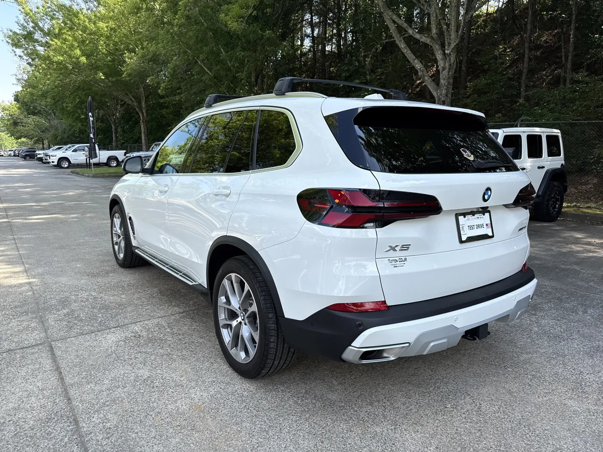 2025 BMW X5 xDrive40i thumbnail 5