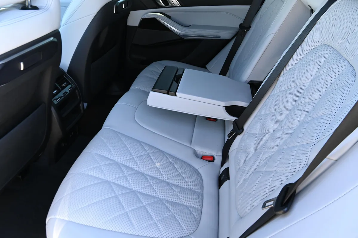 2025 BMW X5 xDrive40i thumbnail 10