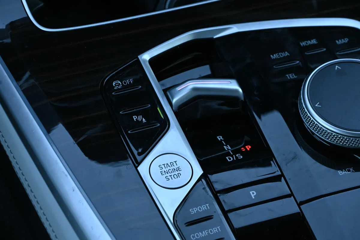 2025 BMW X5 xDrive40i thumbnail 19