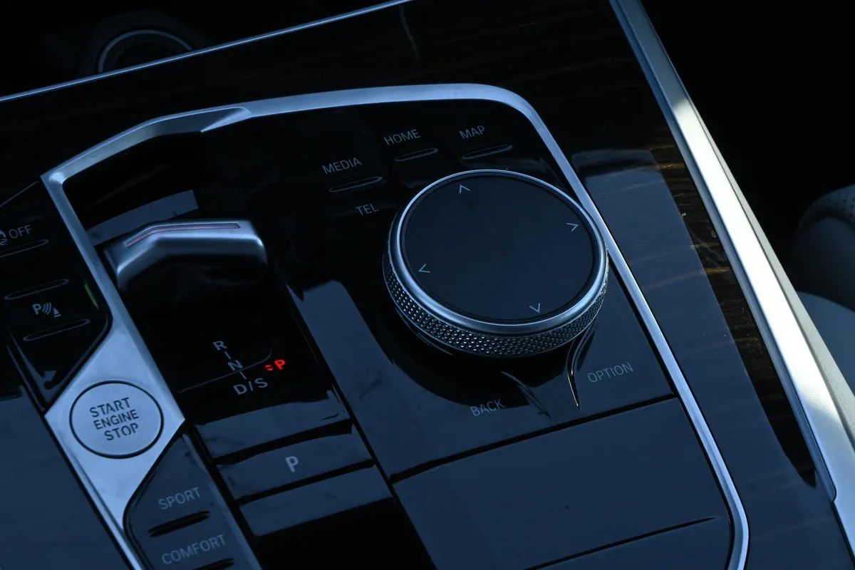 2025 BMW X5 xDrive40i thumbnail 21