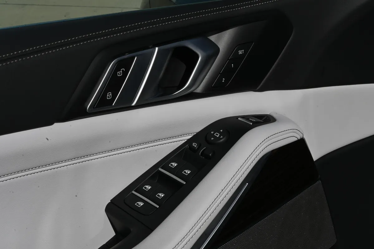2025 BMW X5 xDrive40i thumbnail 27
