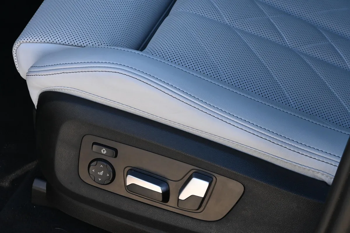 2025 BMW X5 xDrive40i thumbnail 28