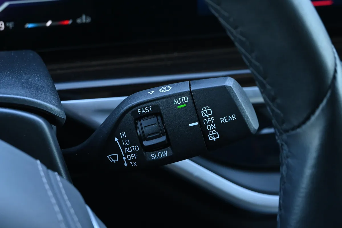 2025 BMW X5 xDrive40i thumbnail 35