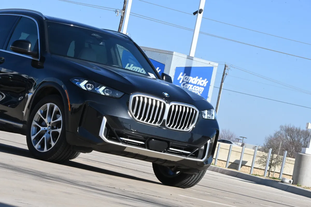 2025 BMW X5 xDrive40i thumbnail 4
