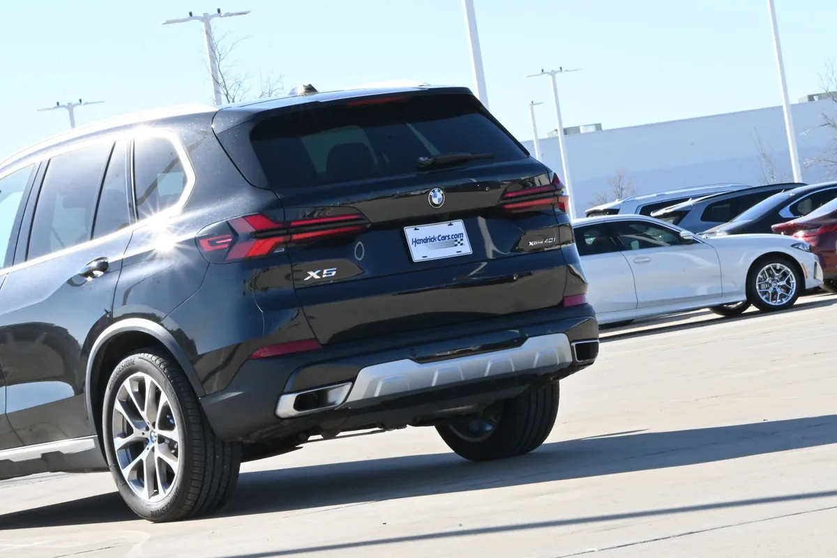2025 BMW X5 xDrive40i thumbnail 5