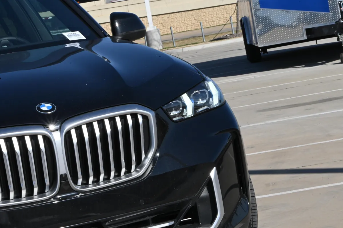 2025 BMW X5 xDrive40i thumbnail 6