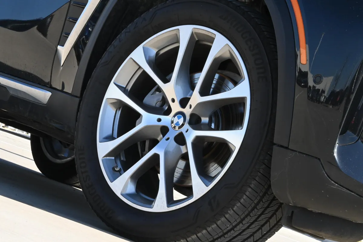 2025 BMW X5 xDrive40i thumbnail 8