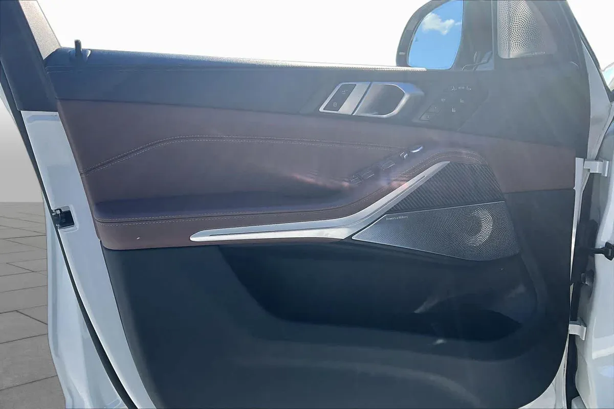 2025 BMW X7 M60i M60i thumbnail 22