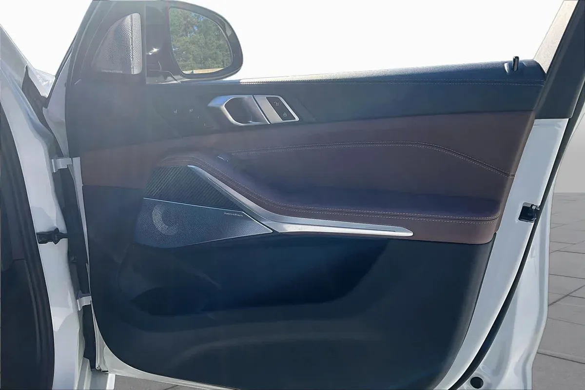 2025 BMW X7 M60i M60i thumbnail 23