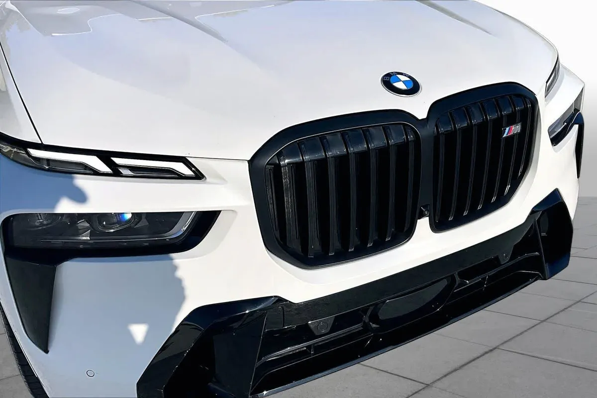 2025 BMW X7 M60i M60i thumbnail 30