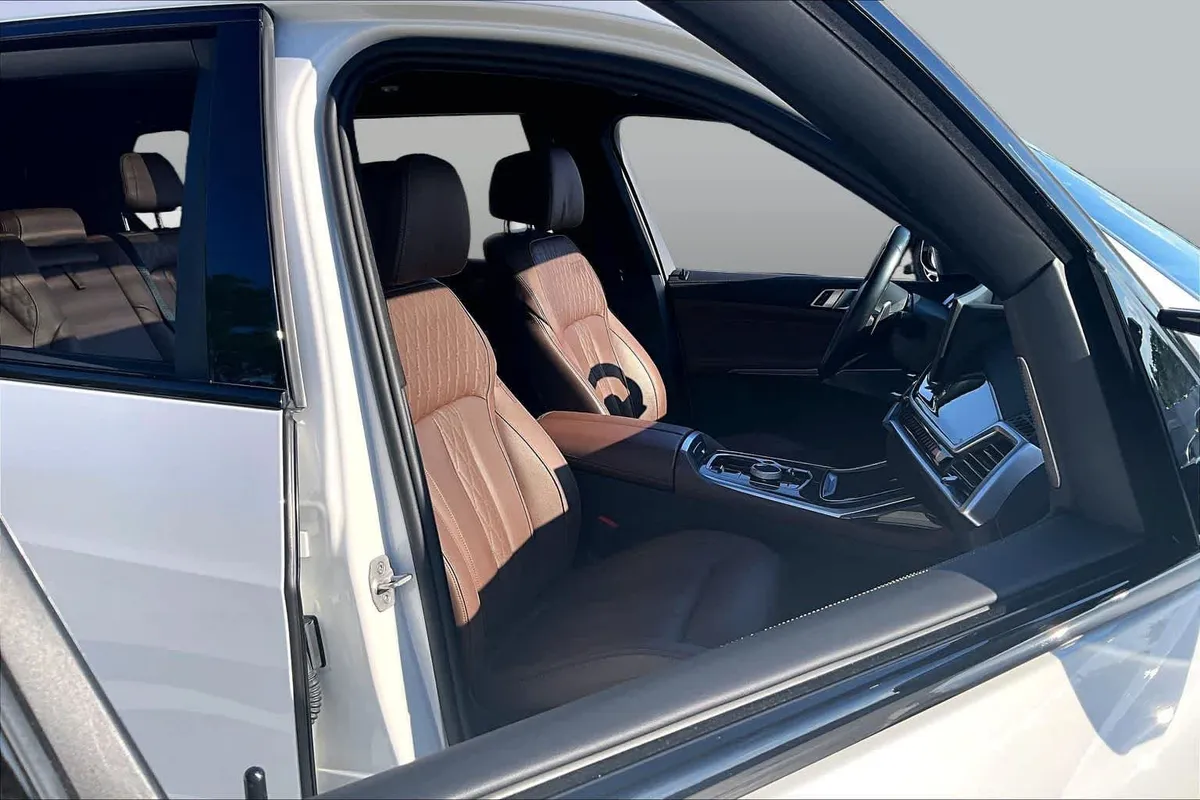 2025 BMW X7 M60i M60i thumbnail 9