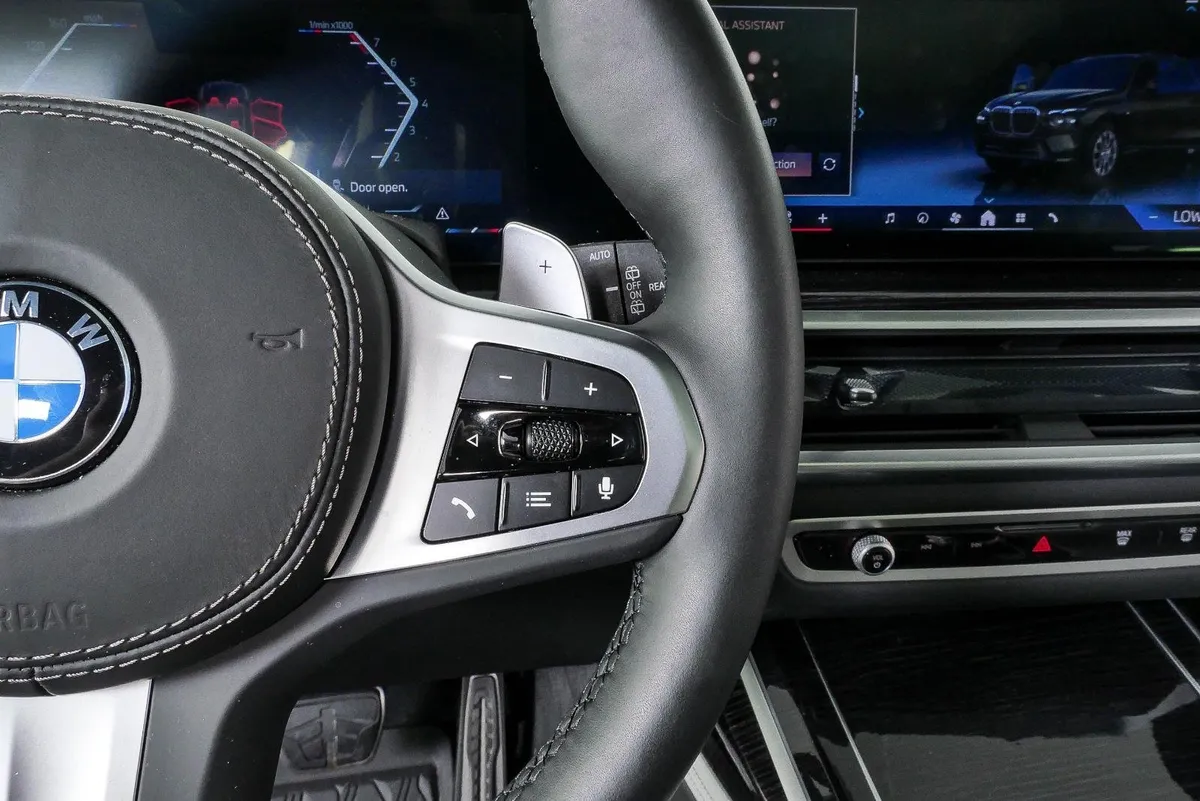 2025 BMW X7 xDrive40i thumbnail 11