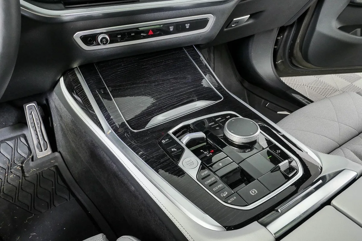 2025 BMW X7 xDrive40i thumbnail 18
