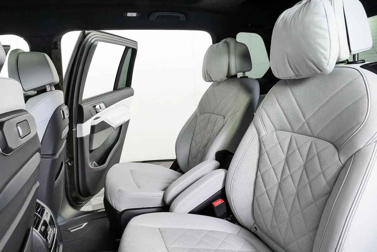 2025 BMW X7 xDrive40i thumbnail 22