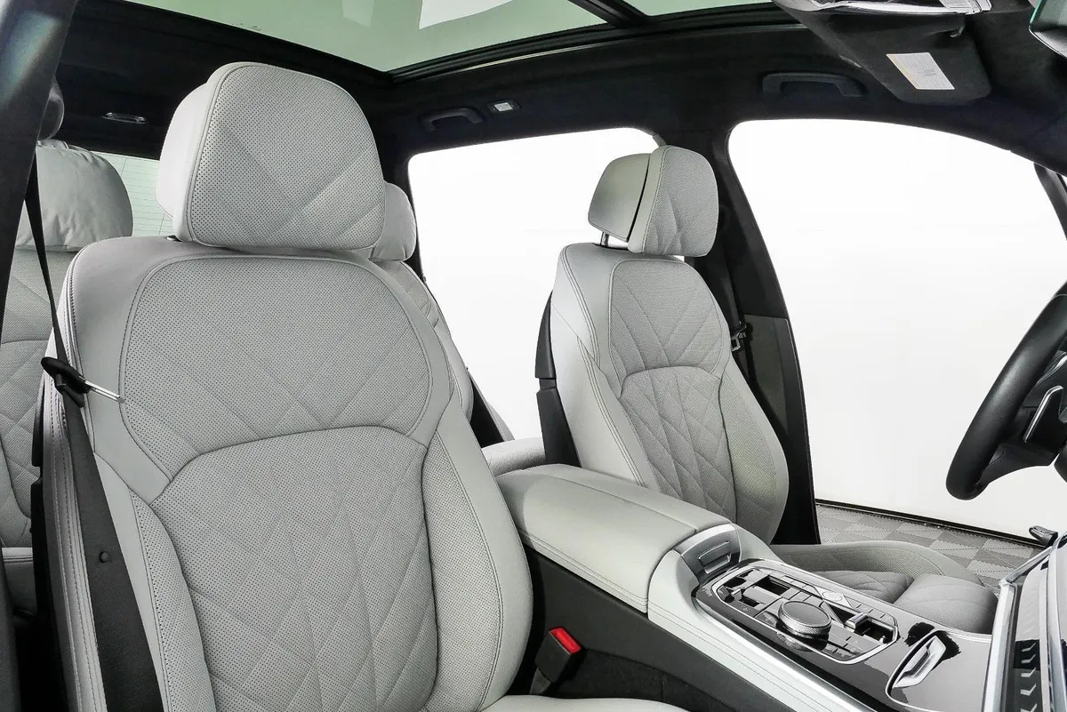 2025 BMW X7 xDrive40i thumbnail 24