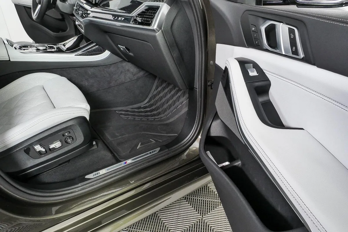 2025 BMW X7 xDrive40i thumbnail 26