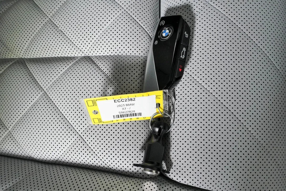 2025 BMW X7 xDrive40i thumbnail 27