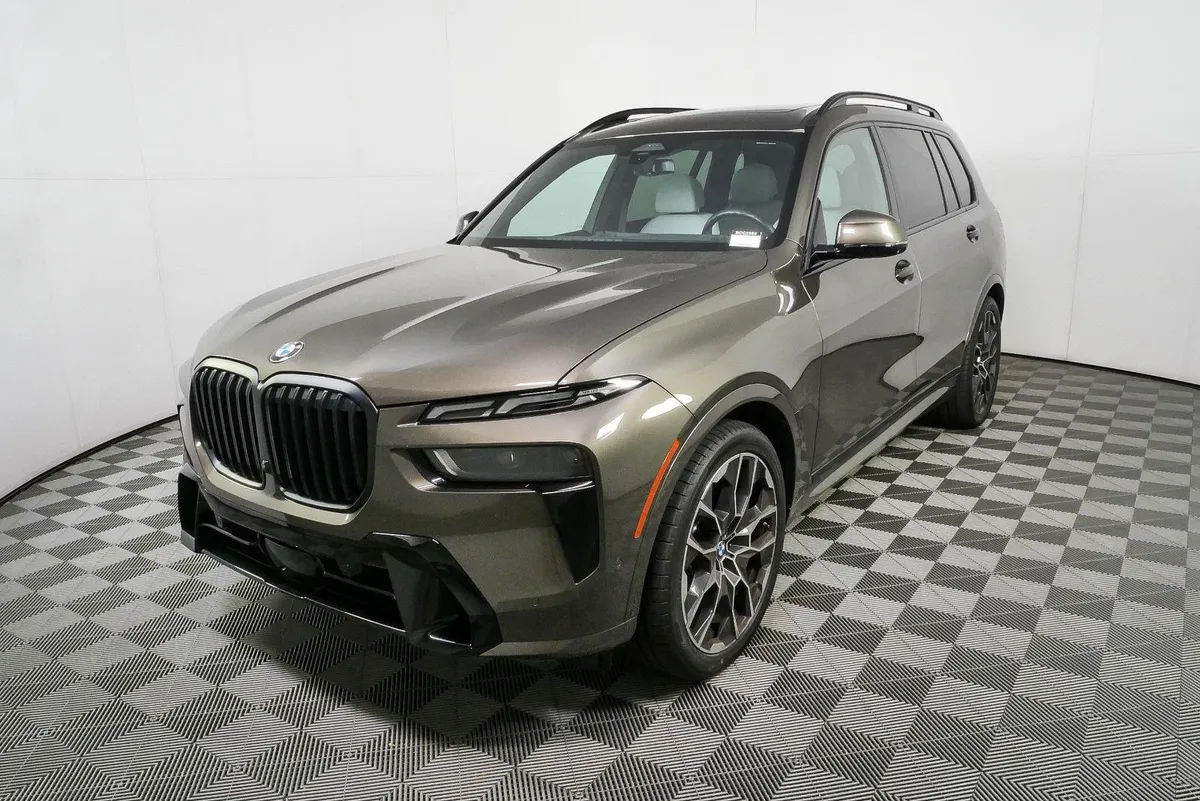 2025 BMW X7 xDrive40i thumbnail 28