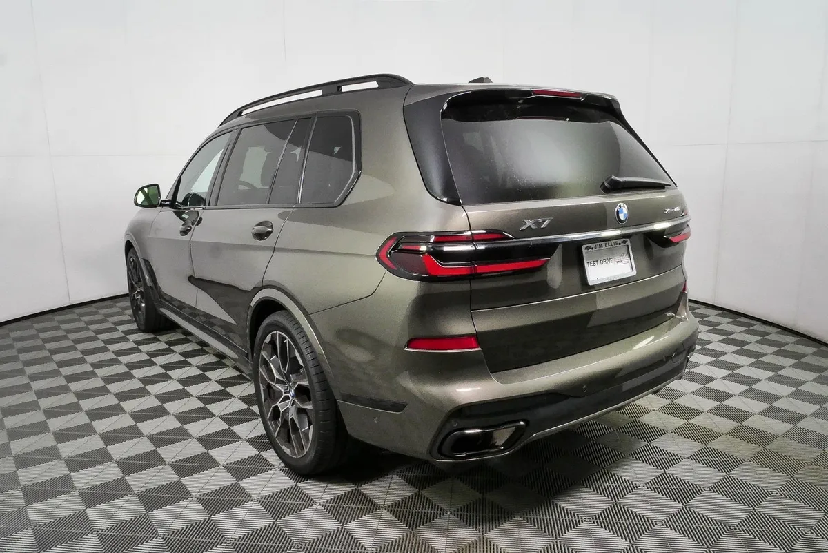2025 BMW X7 xDrive40i thumbnail 30