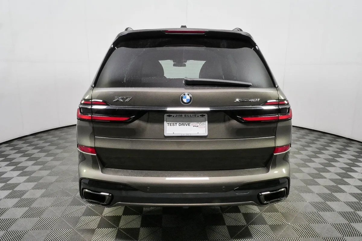 2025 BMW X7 xDrive40i thumbnail 31