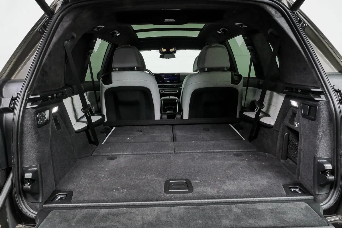 2025 BMW X7 xDrive40i thumbnail 32