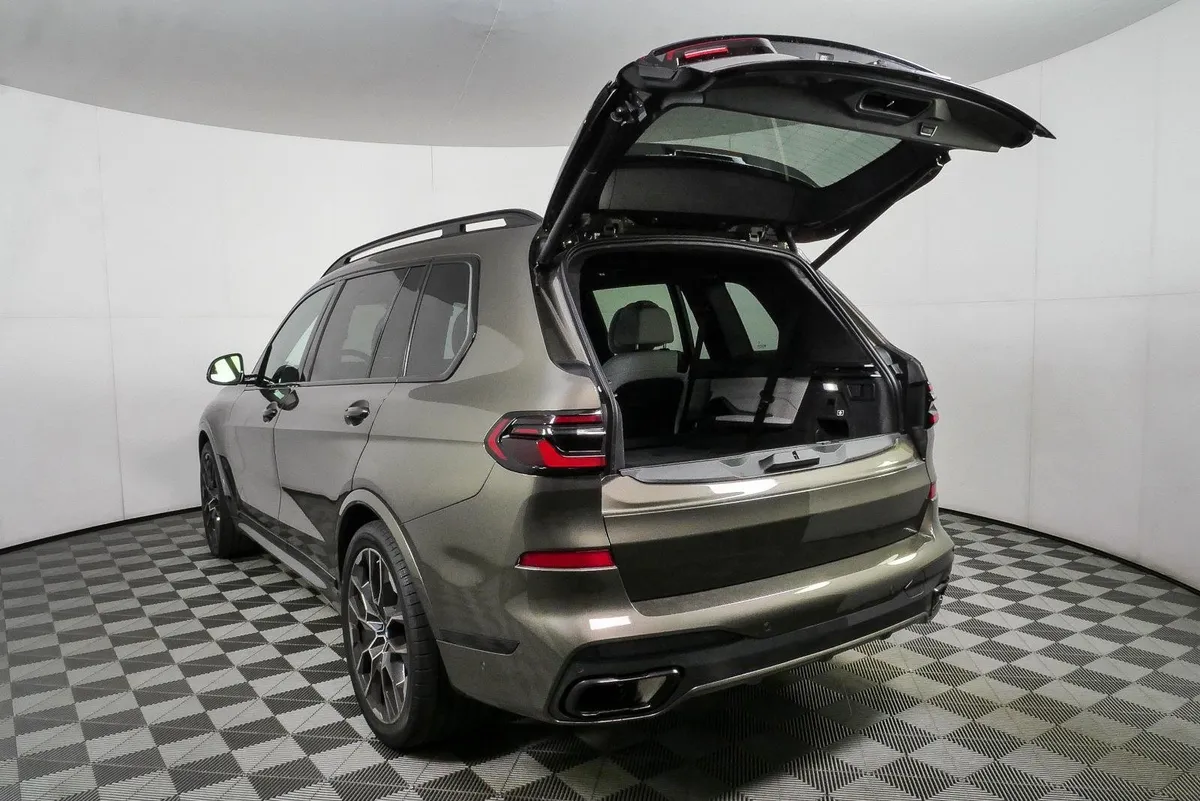 2025 BMW X7 xDrive40i thumbnail 35